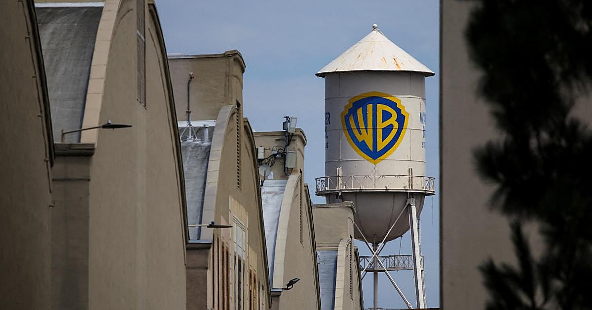 Paramount acuerda postergar su fusión con Warner Bros un año