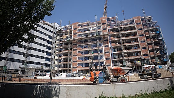 El Gobierno relanza los avales hipotecarios y regala dinero a promotores desbordado por la crisis de vivienda