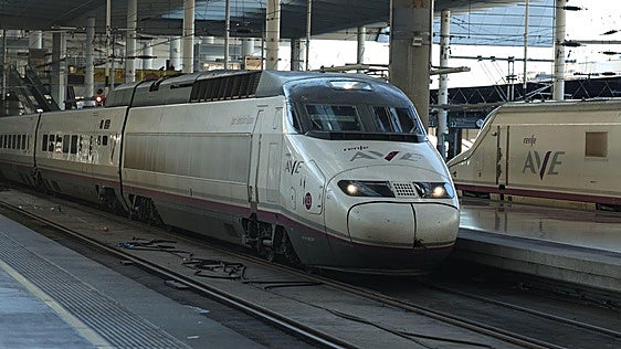 Una persona cerca de las vías interrumpe la circulación de trenes de alta velocidad una hora entre Madrid y Levante