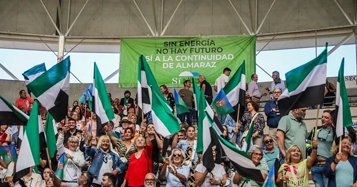 Las familias de Almaraz «respiran aliviadas» y avisan de que la central puede sobrevivir «varias décadas más»