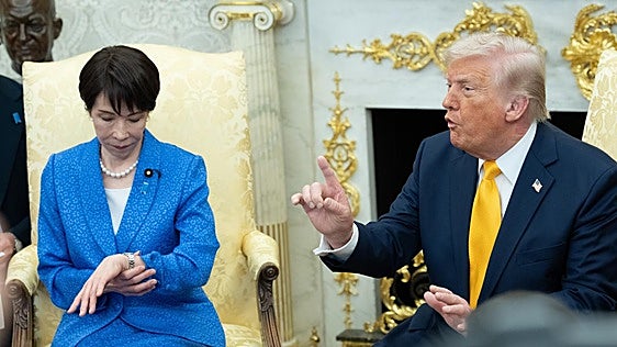 Trump sale por sorpresa al rescate del yen y refuerza su alianza con Japón
