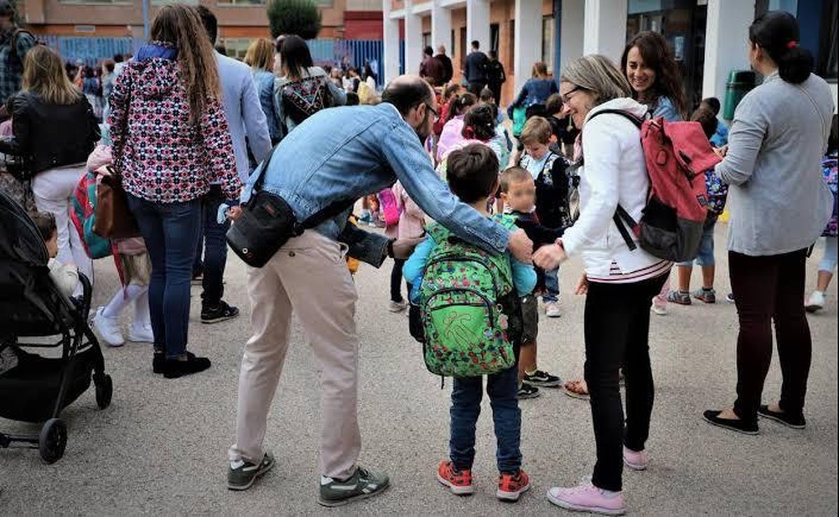 La vuelta al cole tensa el presupuesto familiar: el uniforme, más caro que los libros