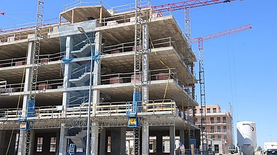 El Gobierno ofrece a las CC.AA. una mayor porción del pastel fiscal del ladrillo en su última propuesta de financiación
