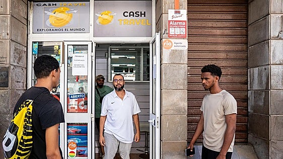 Un agosto de pérdidas para el comercio de Ceuta: «Estoy facturando 40 euros al día cuando antes hacía 700»