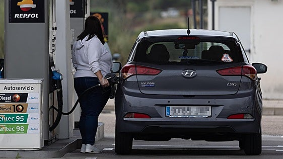 Repsol se adelanta a los cambios en las ayudas de los carburantes a partir de septiembre y amplía sus descuentos