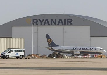 Los aeropuertos donde Ryanair ha recortado asientos pierden hasta un 37% de pasajeros en verano