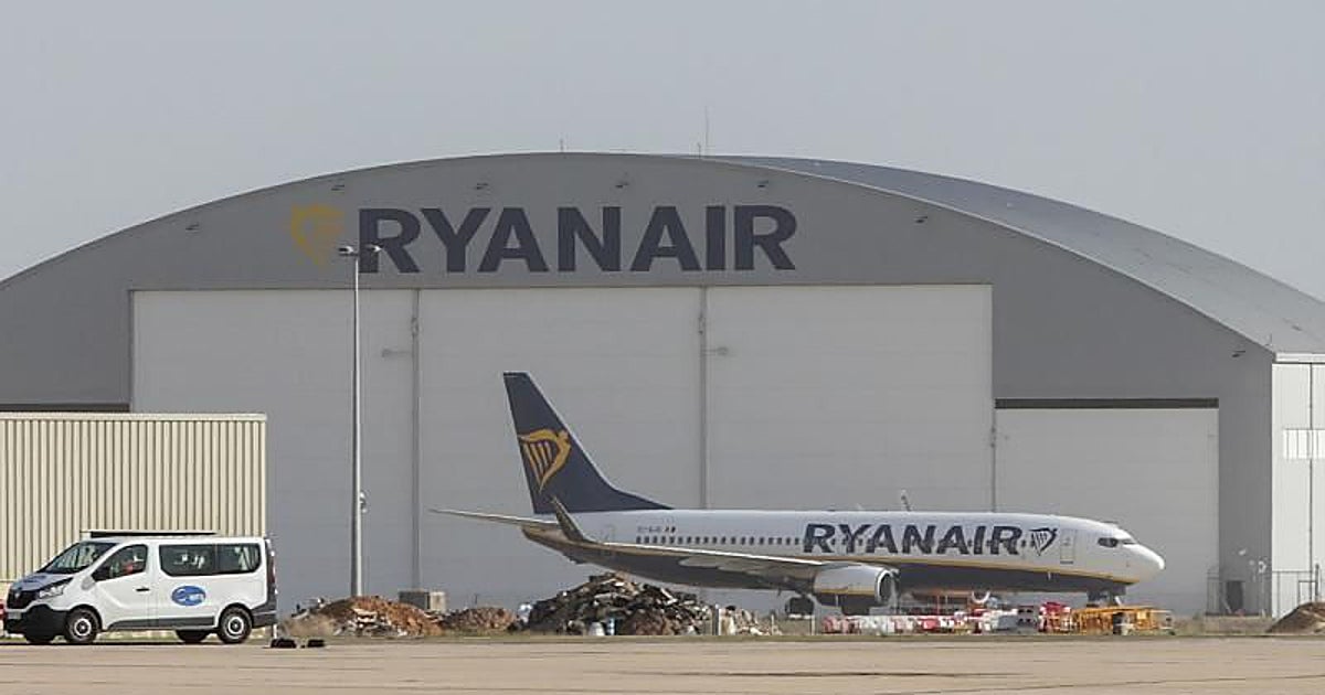 Los aeropuertos donde Ryanair ha recortado asientos pierden hasta un 37% de pasajeros durante el verano