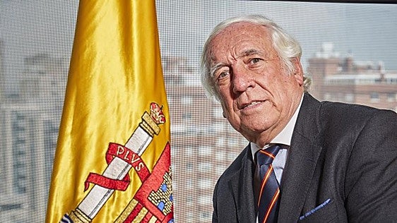Carlos Espinosa de los Monteros, una vida al servicio de España