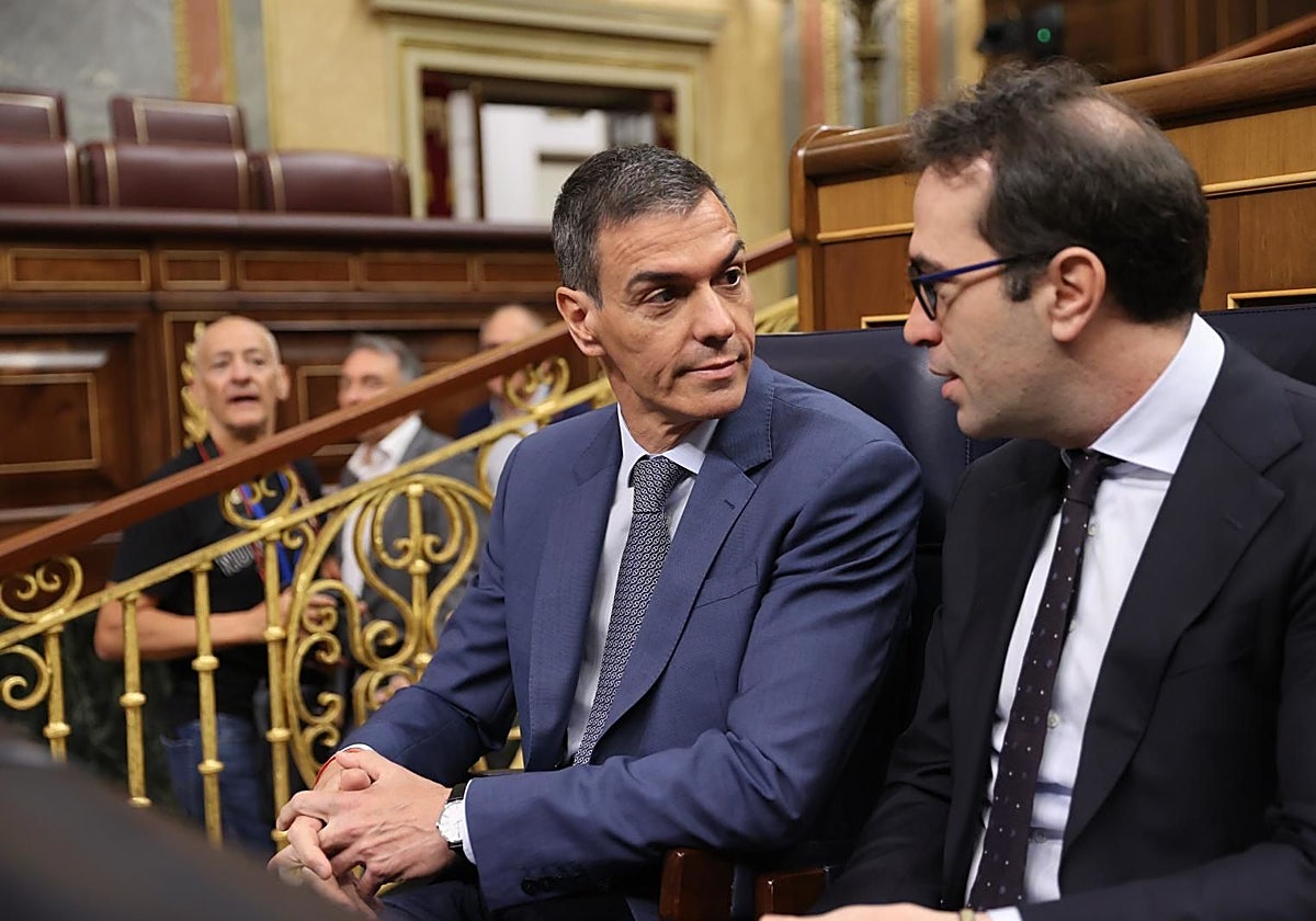 España pagará un 50% más por los intereses de la deuda en 2030, según Funcas