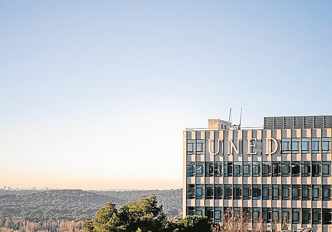 La UNED incluye en su catálogo más de 30 grados y dobles grados