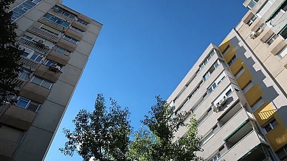 La mejora energética de los edificios no halla el interruptor en España