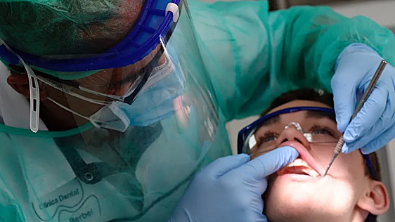Cuánto dinero cobra un dentista en España en 2026: sueldos por especialidad, modelo de trabajo y tratamientos