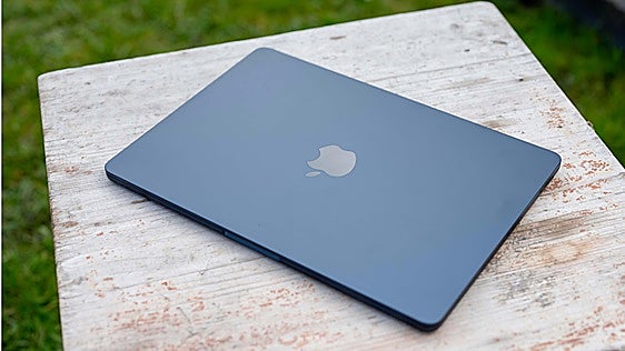 Hacienda subasta iPhones, MacBooks, coches y pisos: así puedes conseguirlos