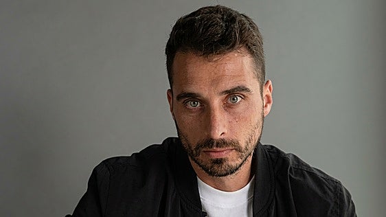 Andrés González, economista: «Yo estuve en casa de mis padres hasta los 32 años. Me pude haber ido antes, pero así me llegué a comprar dos casas»