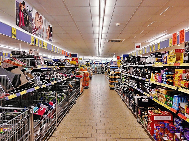 Elegir supermercado permite ahorrar 1.310 euros al año: estos son los más caros y los más baratos de España