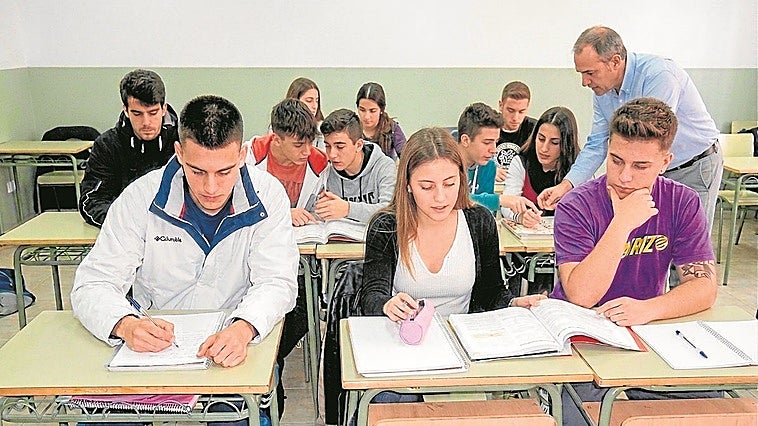 La revolución analógica y humana que rescata la educación adolescente en Madrid