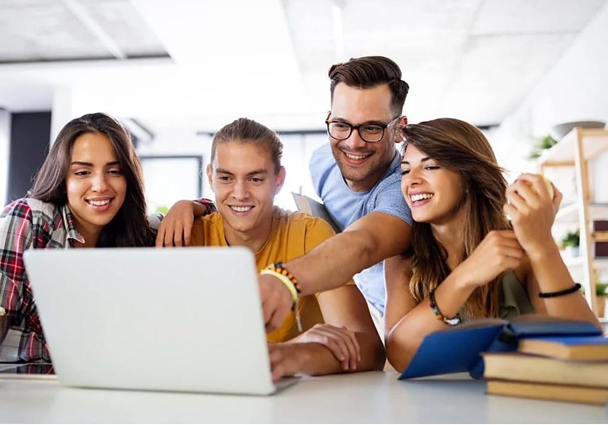El SEPE busca jóvenes desempleados para trabajar en la administración pública: estos son los requisitos