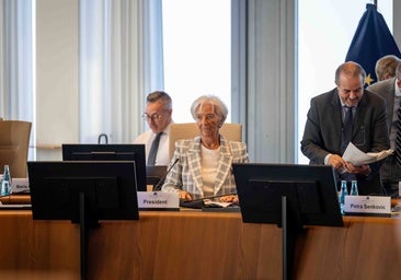 El BCE mantiene los tipos de interés en el 2,5% con un ojo en Francia y otro en la inflación