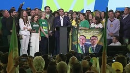 Flávio Bolsonaro reivindica el legado de su padre al lanzar su candidatura