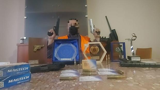 El vigilante de Tarragona «pertenece a un club de tiro» y «tiene licencia para cinco armas de fuego»