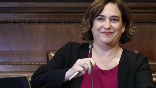 El Ayuntamiento revoca las sanciones al fondo inmobiliario que se querelló contra Colau por coacciones