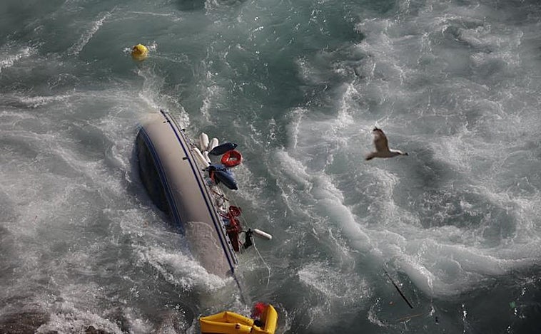 Muere una mujer al naufragar un velero en Malpica (La Coruña)