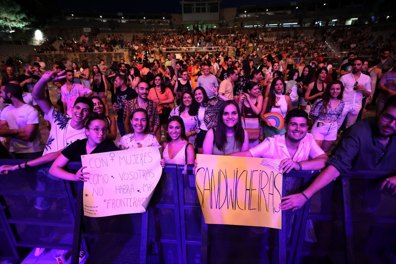 El concierto de Califato ¾ y Tanxugueiras, en imágenes