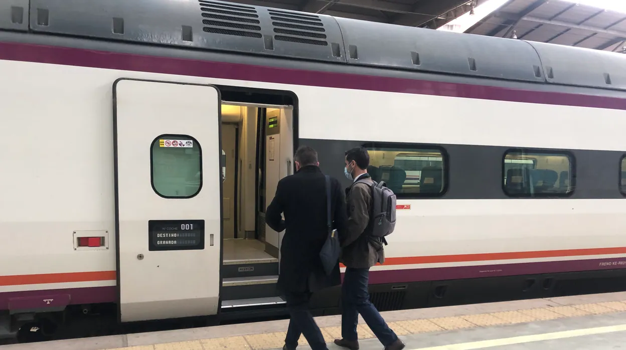 Renfe intenta silenciar las críticas por la falta de AVE a Málaga con sólo un tren más los jueves y los viernes