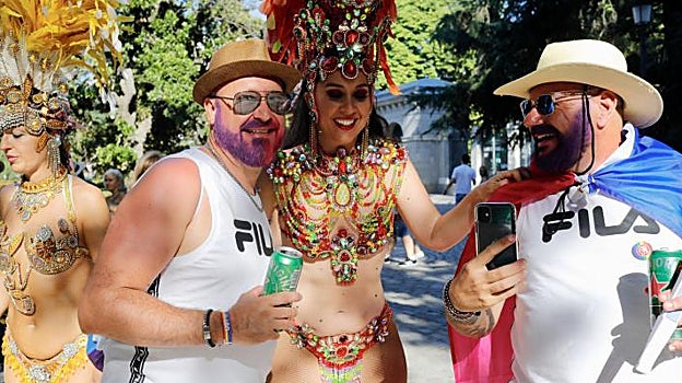 Los vestidos temáticos formaron parte de la manifestación del Orgullo
