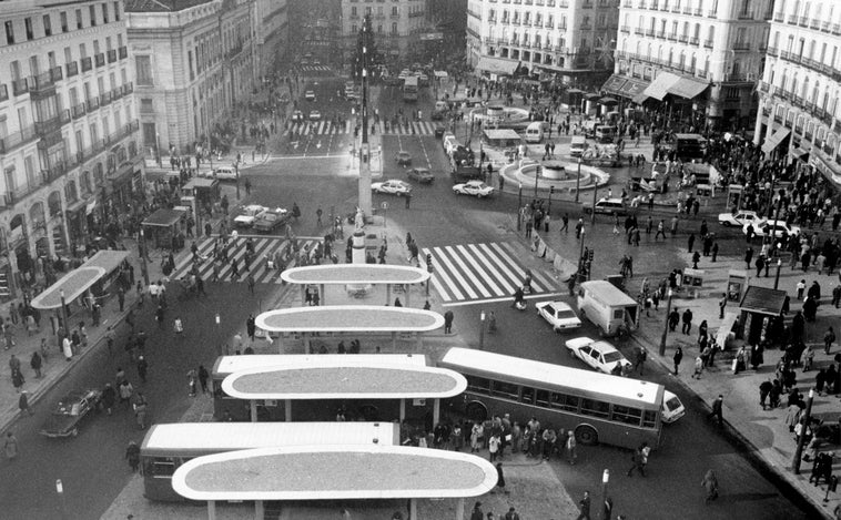 Las farolas 'supositorio' de la Puerta del Sol contra las que se rebelaron los madrileños