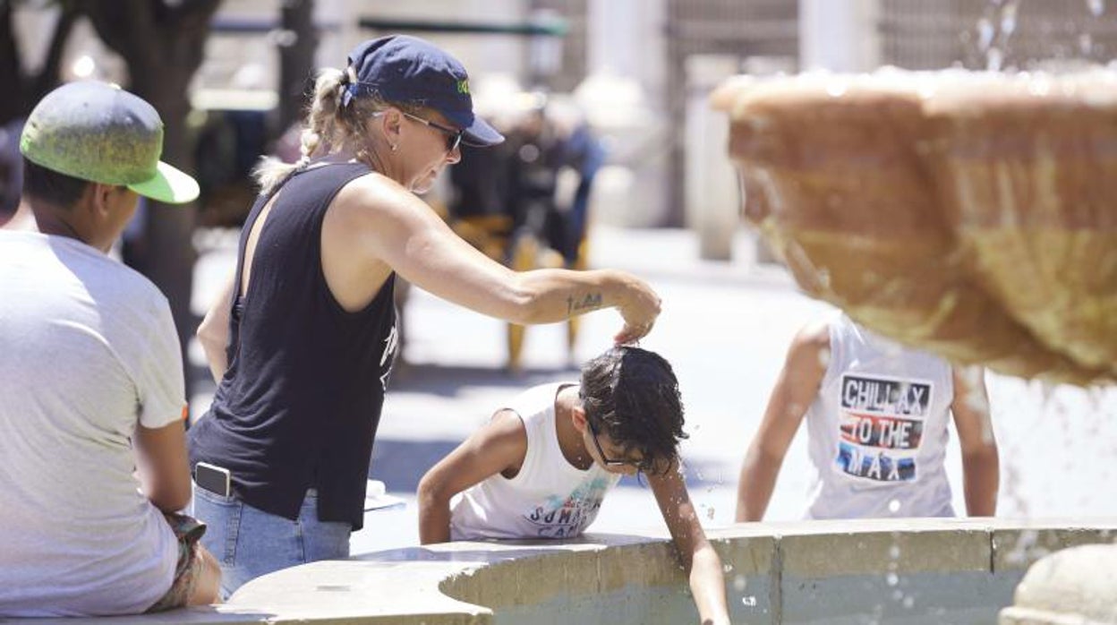 El aviso naranja por fuerte calor se mantiene activo este lunes  en Córdoba, Sevilla, Huelva y Jaén