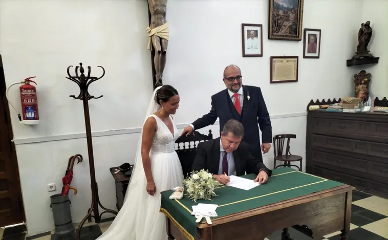 García-Page, testigo en la boda del exconcejal de Toledo Alfonso Martín y Verónica López