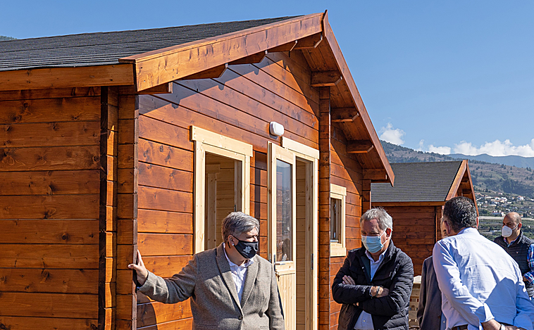 El presidente canario asegura que habrá respuesta habitacional para 600 familias afectadas por la erupción