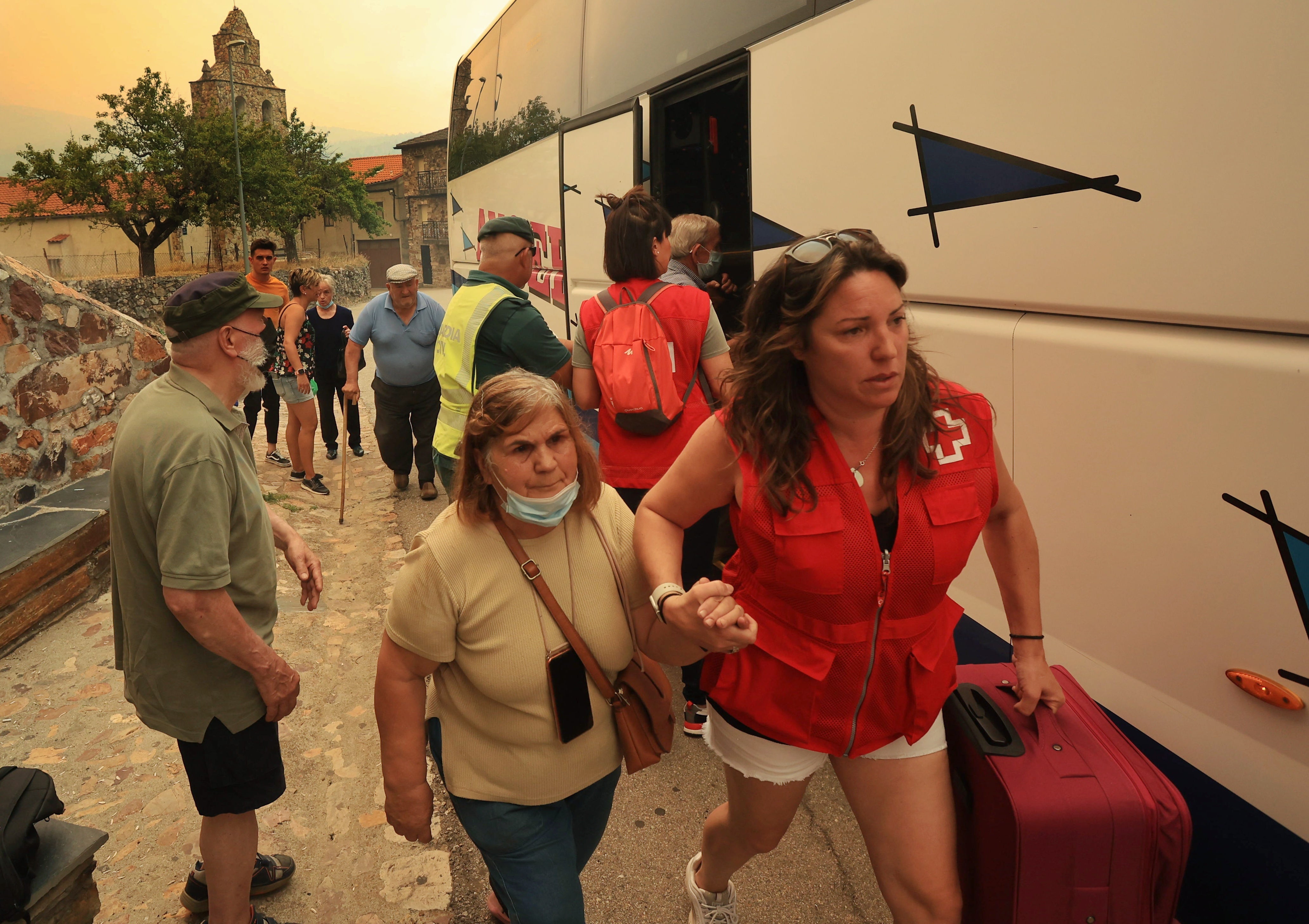 El Servicio de Emergencias 112 ha fletado autobuses para la evacuación de Monsagro