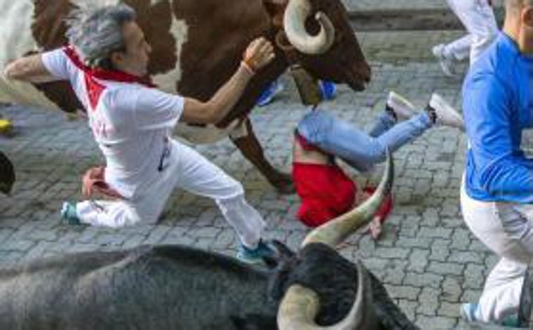 El exalcalde de Alcázar de San Juan que corre los encierros de San Fermín: «A mi madre la llamo nada más terminar»