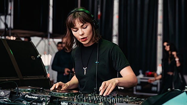 Nina Kraviz es la DJ y productora más popular de Rusia de los últimos años.