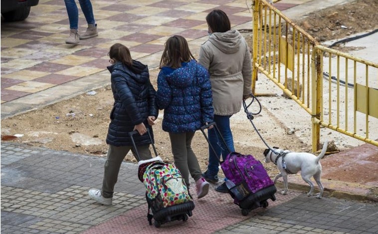 Alicante avisa a la Generalitat de que si no retira el amianto de los colegios liberará las viviendas de los conserjes