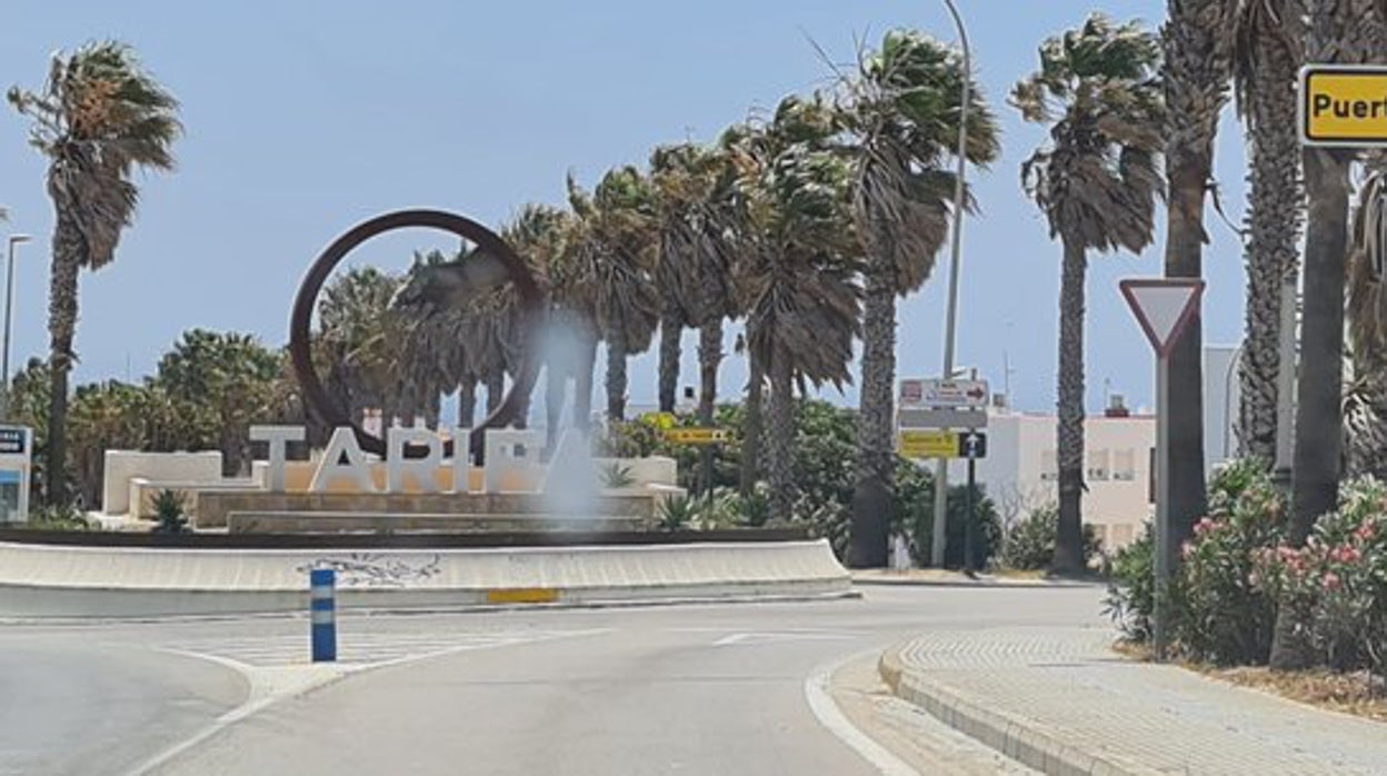 Restablecido el tráfico marítimo en el puerto de Tarifa tras amainar el viento de levante