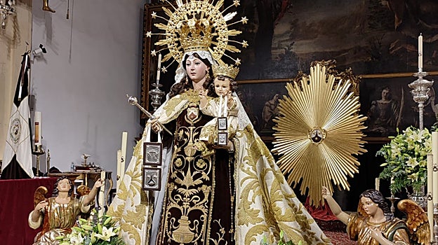 Acto reverencial de la Virgen del Carmen en Puerta Nueva