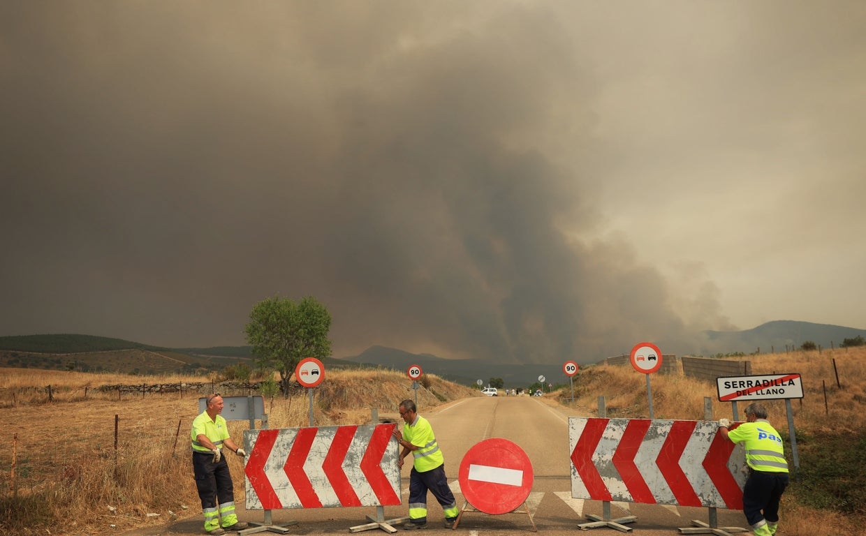 Incendio forestal en el Parque Natural de las Batuecas-Sierra de Francia, en el termino municipal de Serradilla del Llano (Salamanca)