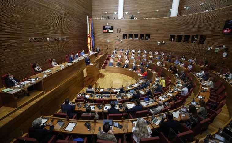 Luz verde a la tasa turística en la Comunidad Valenciana con el apoyo del PSOE y el rechazo de la oposición