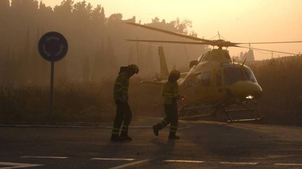 Las familias desalojadas regresan a sus hogares tras darse por controlado el incendio de Jerez