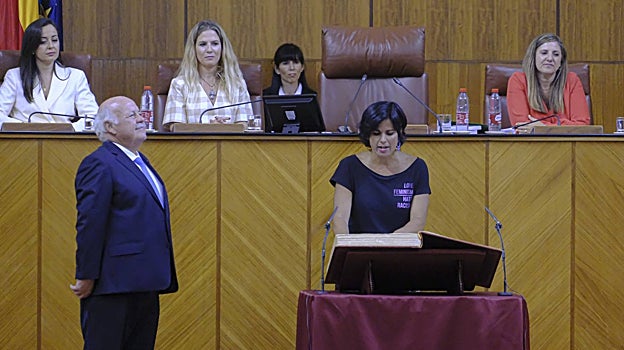 LAS FOTOS QUE NO OCULTAN LAS TENSIONES EN LOS GRUPOS PARLAMENTARIOS DE ANDALUCÍA