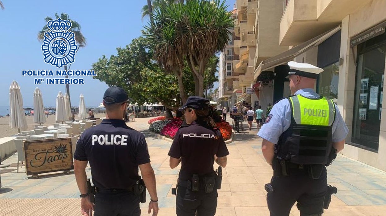 El 'erasmus' policial: Franceses y alemanes patrullan con agentes españoles en Estepona