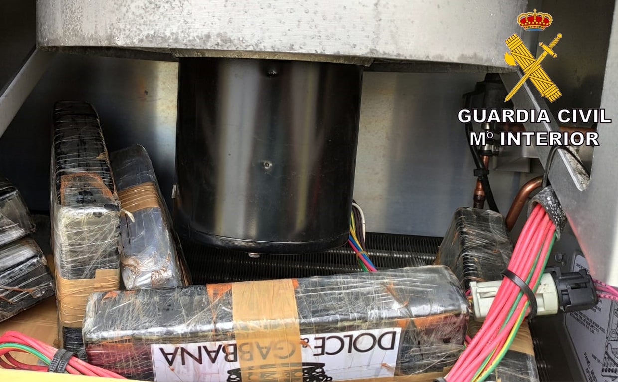 Droga oculta en el compartimento de ventilación del contenedor vigilado