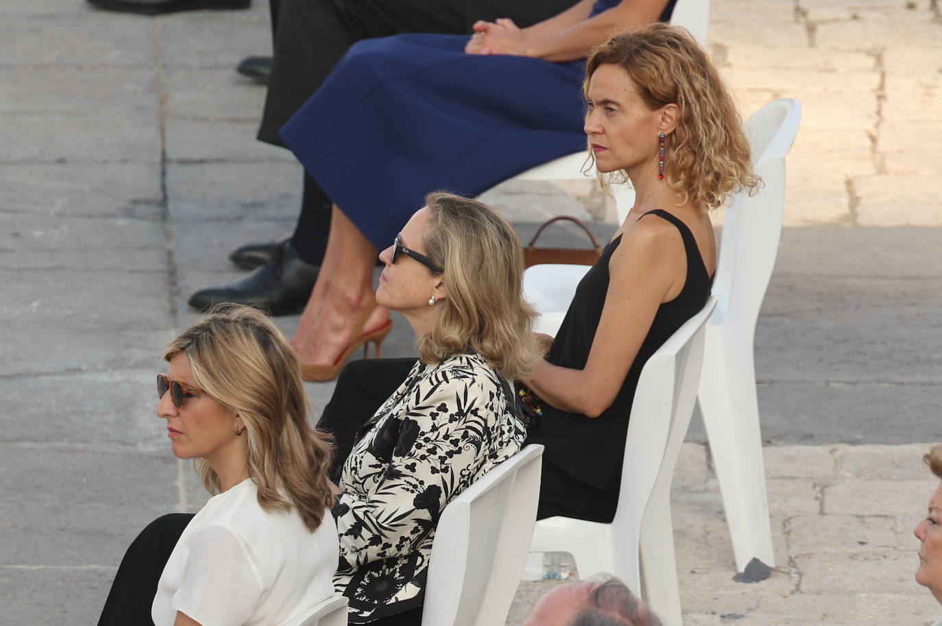 La presidenta del Congreso, Mertixell Batet, la vicepresidenta primera y ministra de Economía, Nadia Calviño, y la vicepresidenta segunda y ministra de Trabajo, Yolanda Díaz. 