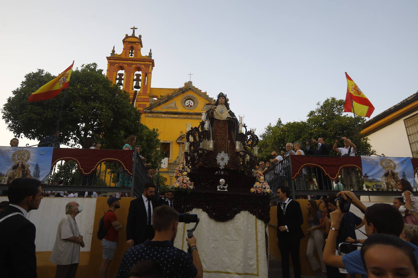 La procesión de la Virgen del Carmen de San Cayetano, en imágenes
