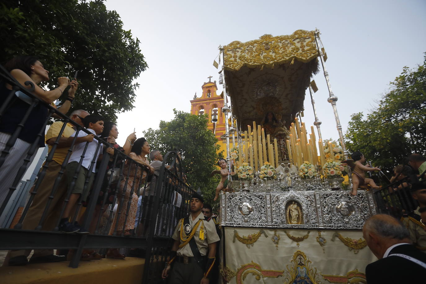 La procesión de la Virgen del Carmen de San Cayetano, en imágenes