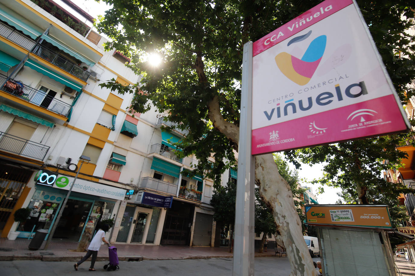 El auge del Centro Comercial Abierto de la Viñuela, en imágenes