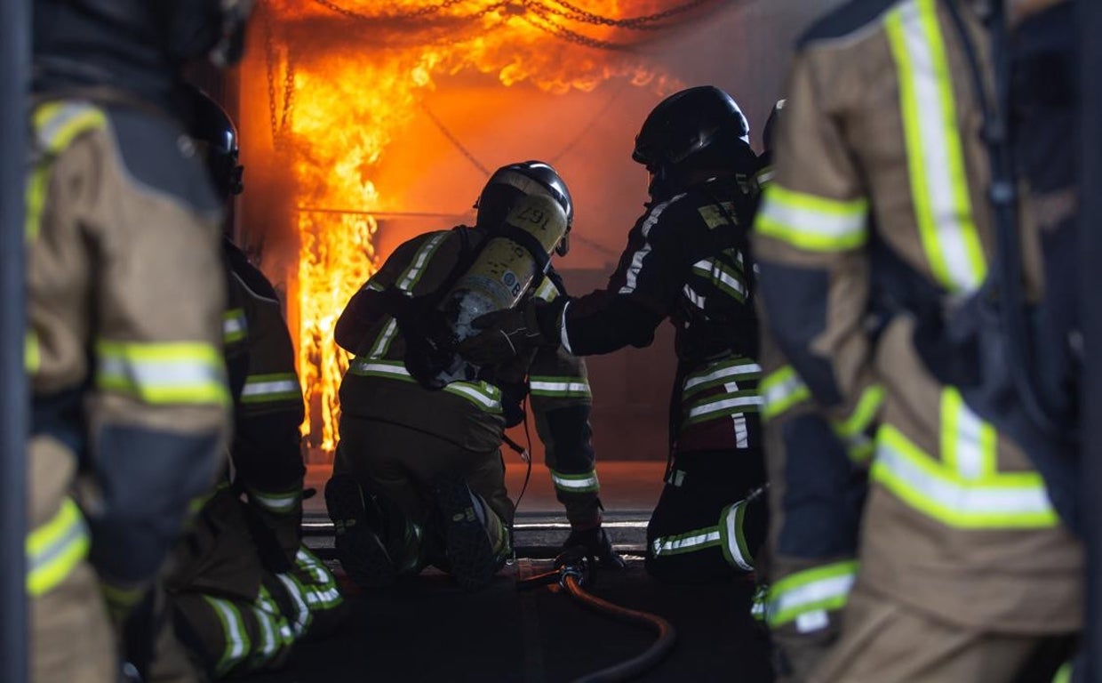 Bomberos durante unas prácticas en una imagen de archivo